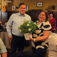 SPD OV Vorsitzender Matthias Sander dankte seiner Co-Vorsitzenden und Wahlkampfleiterin Susanne Müller