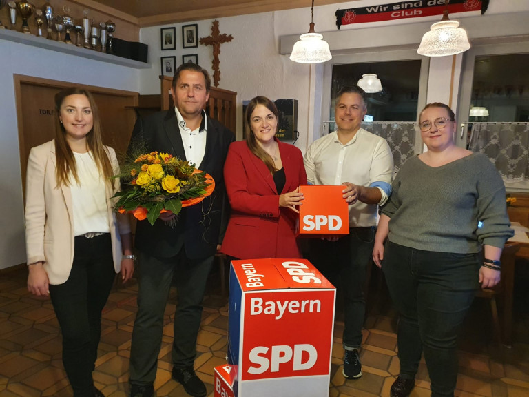 2022 Vorsitzende SPD Neumarkt mit Ronja Endres